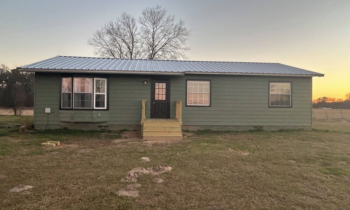 Pittsburg House | Ranch House. 3-bedroom house in beautiful Pittsburg, peaceful country setting