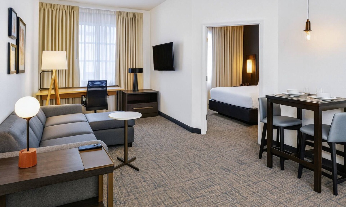 Arts/Warehouse District Hotel | Rare Find, Relaxing Suite with Outdoor Pool and Full Kitchen, Free Breakfast!