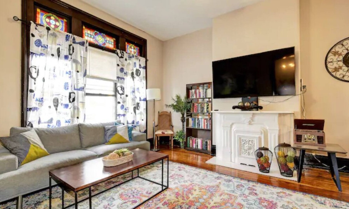 Cherokee Triangle Apartment | Rare King Bed w/ Dip Pool in ❤ Lou bar/food scene