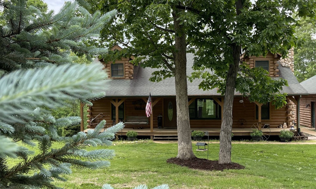 Bourbon Cabin | Real Log Cabin with Seasonal Pool and Hot Tub with Meramec River Access