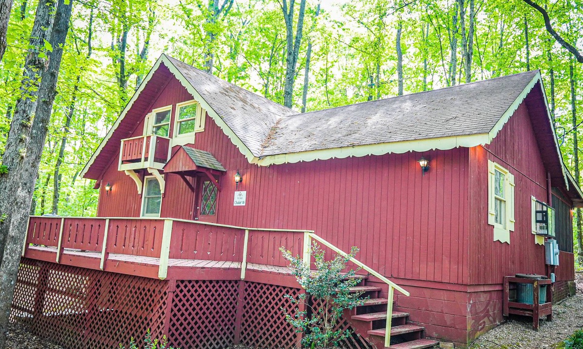 Pine Mountain Ski Chalet | Recently renovated chalet within walking distance to the salt water pool