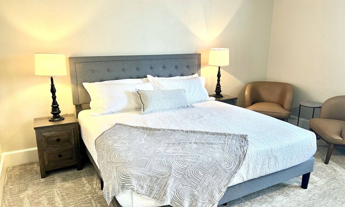 Versailles Bed & Breakfast | Refined Comfort Near Kentucky`s Finest Farms