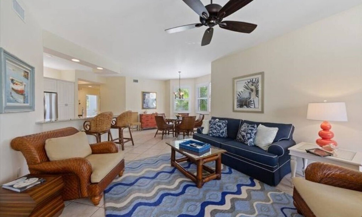 Vanderbilt Beach Condo | Regatta Resort, Vanderbilt Beach, Naples, 6 minute walk to beach