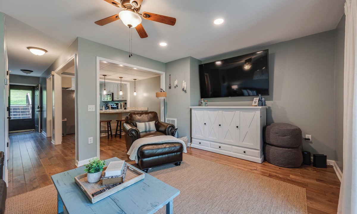 Seneca House | Relax and get Cozy on Keowee with a sandy beach & lake access in 2 bd townhome.