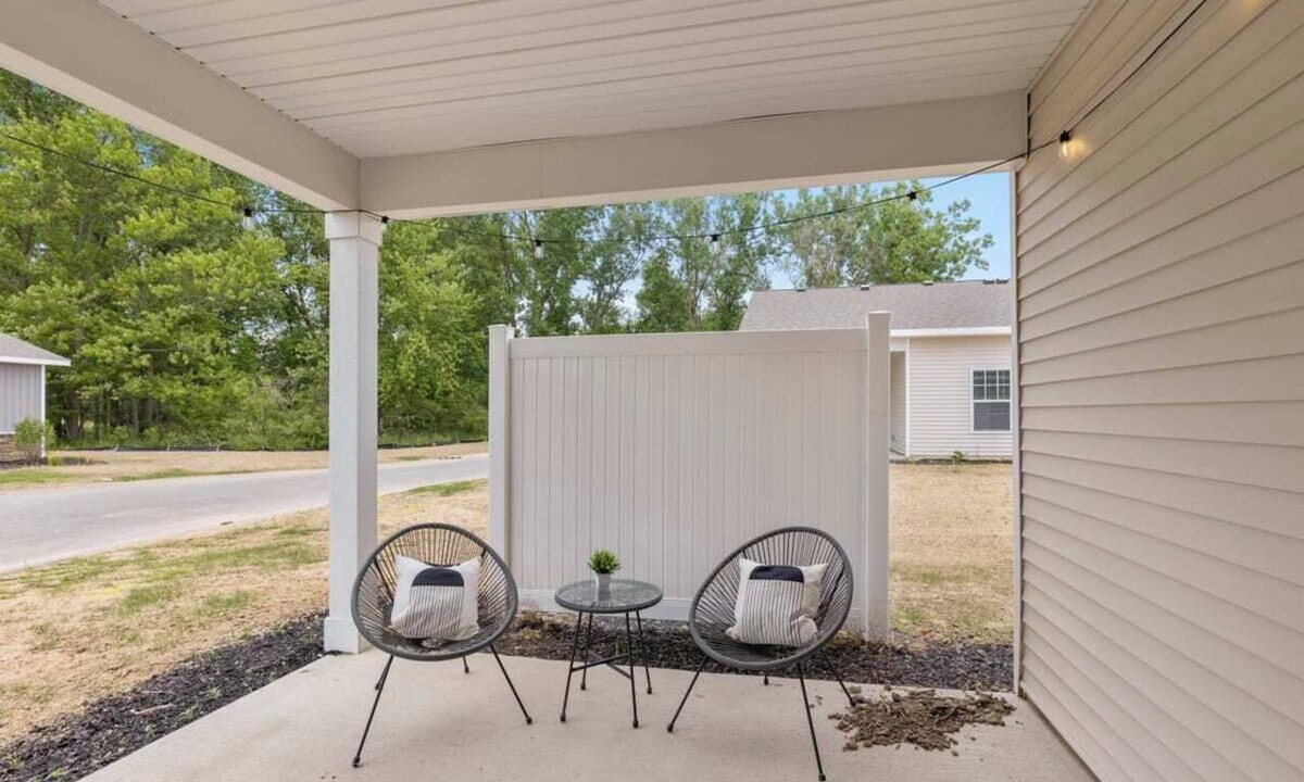 Grandville Condo | Relax in Comfort! 2BR Condo Close to Grand Rapids