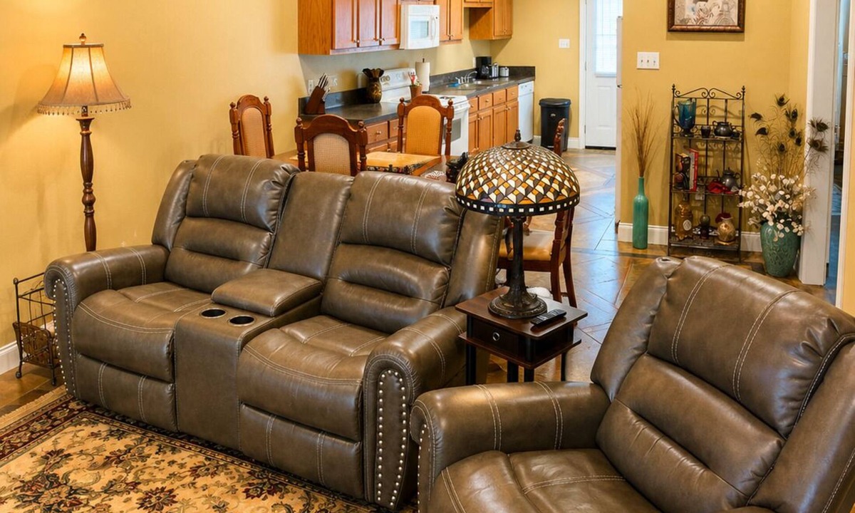 Ponchatoula House | Relax in our beautiful New Orleans themed townhome