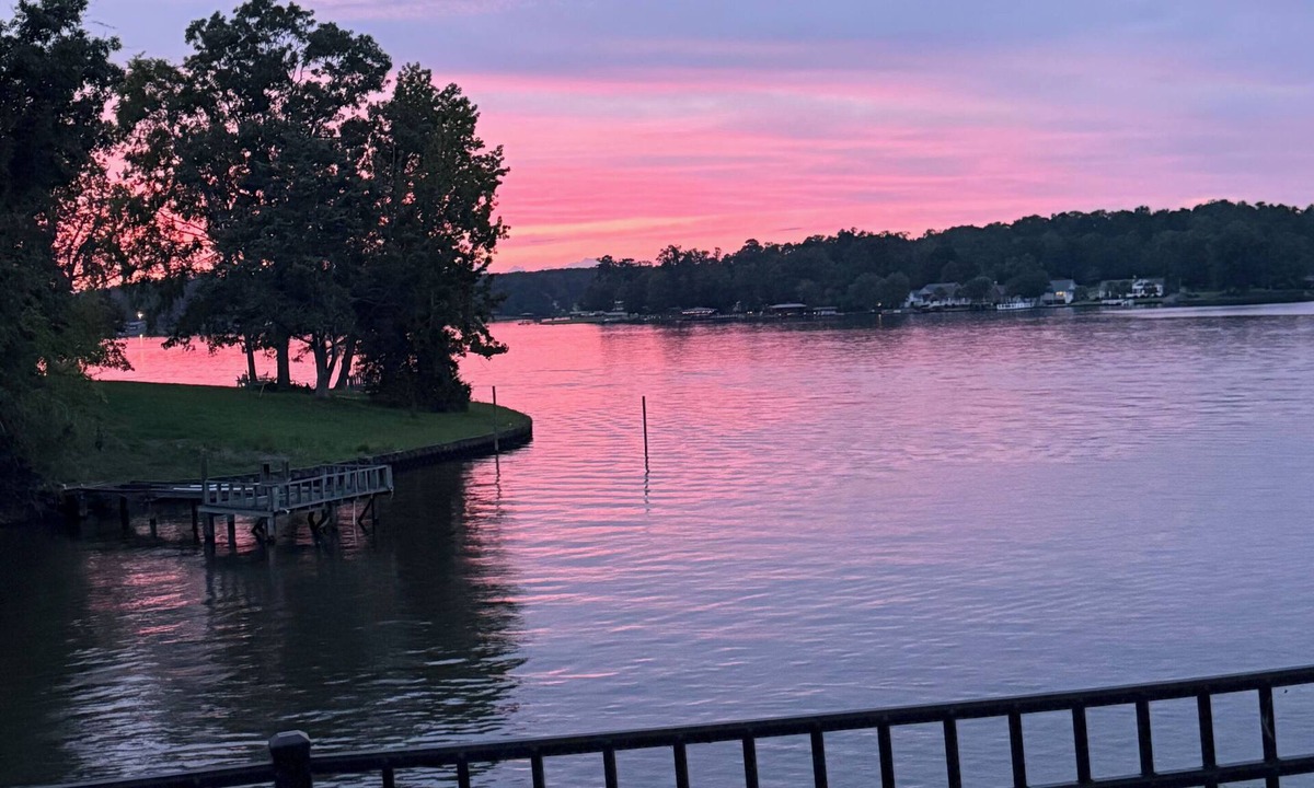 Greenwood House | Relaxing Lake home King BR steps away to fishing, tackle store & restaurant