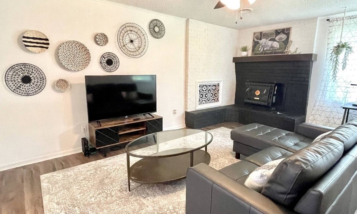 Springdale House | Relaxing, Spacious, Quiet, Ranch-style Getaway