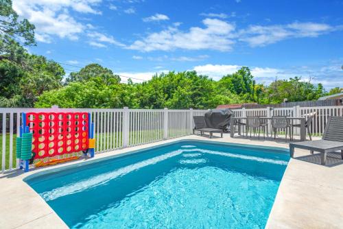 South Sarasota House | Remodel House with Heated pool, patio and gas grill!