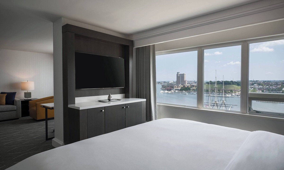 Inner Harbor Hotel | Renaissance Baltimore Harborplace Hotel