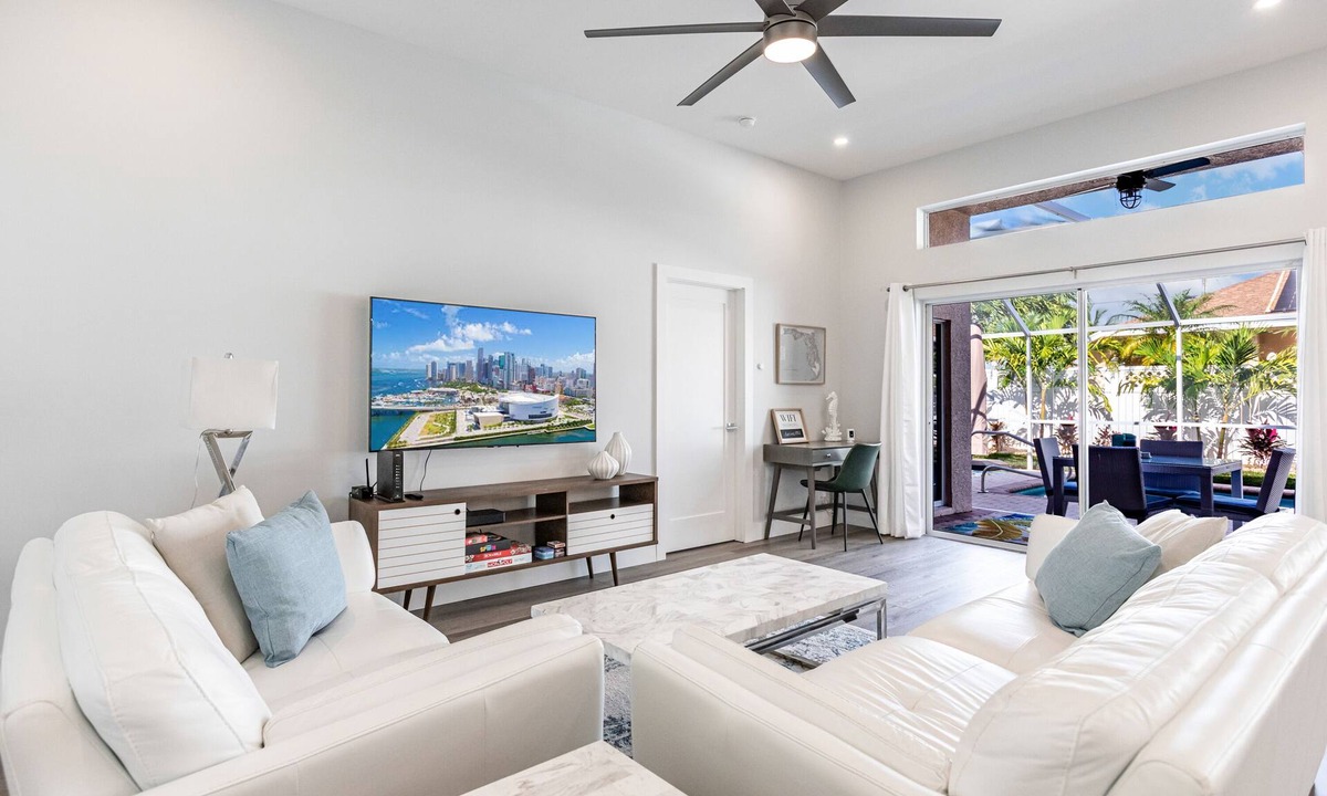 North Palm Beach Heights House | “Renovated 3BR Pool Home | Screened & Heated Pool | 3 King Beds”
