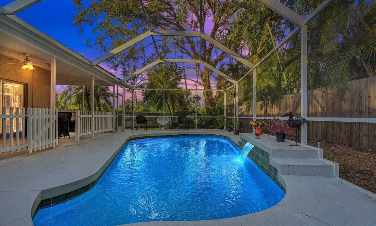 Fruitville House | Renovated 4BR Sarasota Home Private Heated Pool 28-Day Min Near Siesta Key