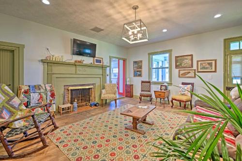 Plummers Landing House | Renovated KY Farmhouse Retreat w/Pasture Views!