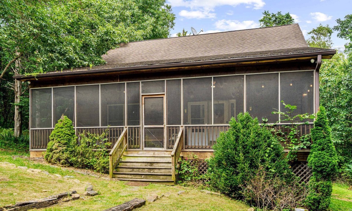 Luray House | Resplendent Cabin Haven near Shenandoah River in Virginia