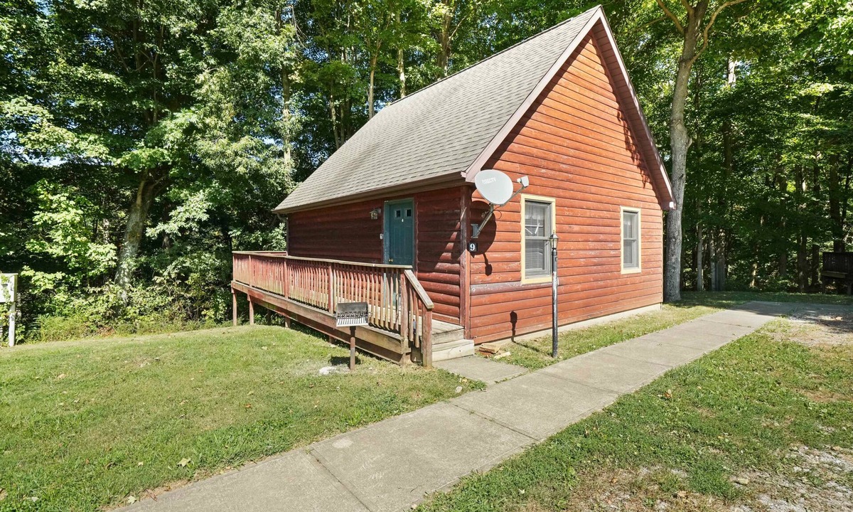 Logan Cabin | Retreat Cabin #9 | Hocking Hills, Sleeps 6