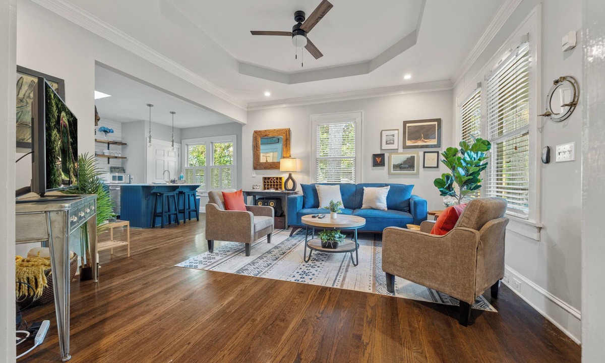 Lake Claire House | Retreat Near Emory - Walk to Candler Park