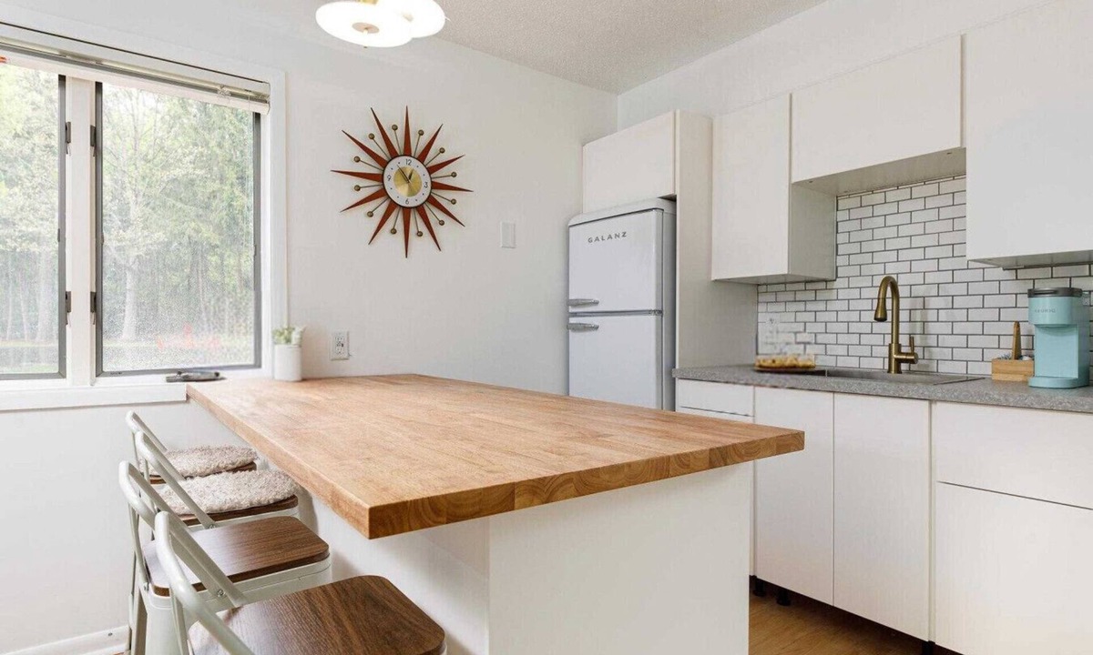 Acme Condo | Retro 1BR Condo w/Beach Access + Parking | Near TC