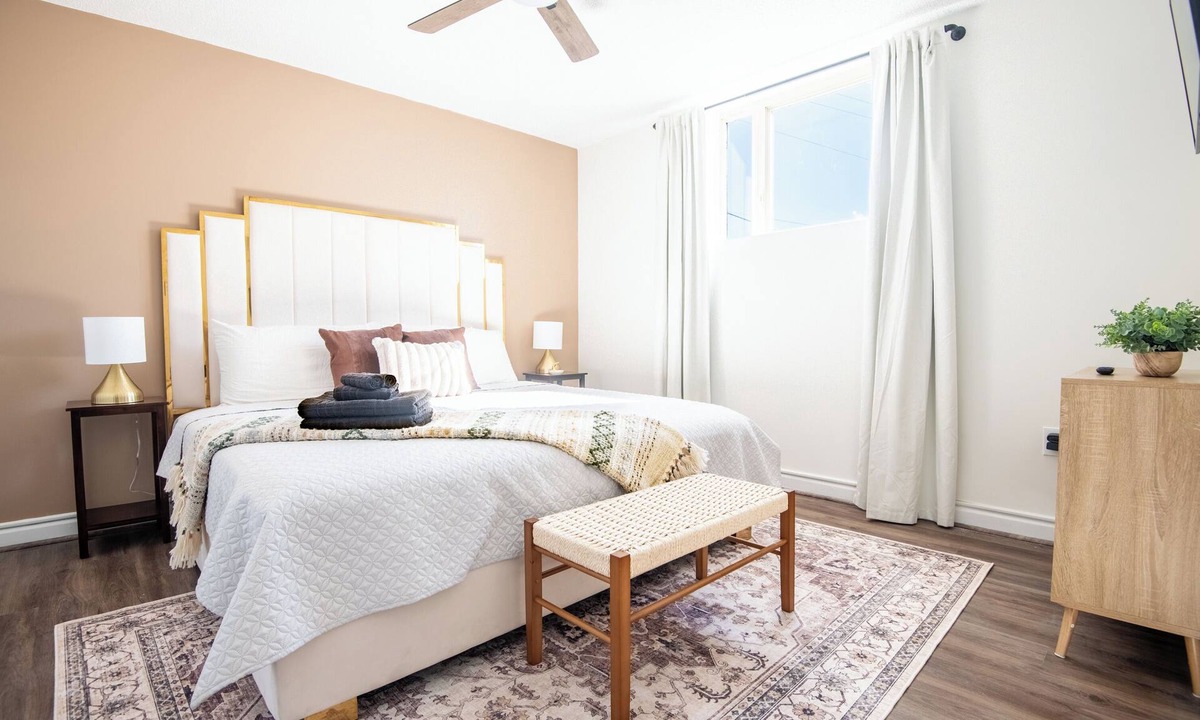 Birmingham Apartment | Rhodes 66-Highland Park:King Bed/Pool/WiFi/Couples
