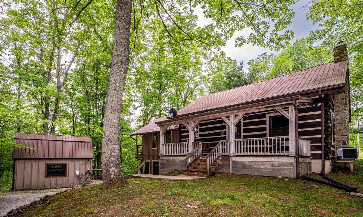 Gnaw Bone Cabin | Ridge View Log Cabin | Hot Tub, Game Shed & EV Charger 2BR, 2 BA