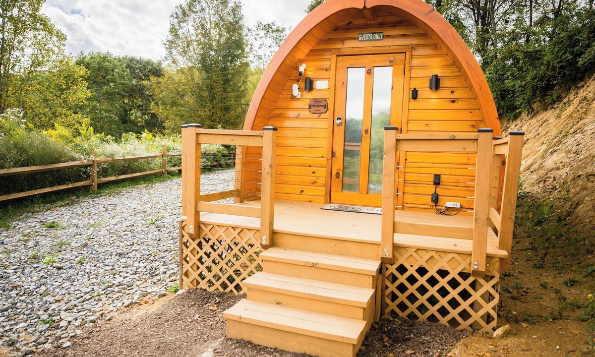 Mouth of Wilson Cabin | Ridgetop Retreat Cabin at Highland Hideaways - Arcade & Drive-in Theater