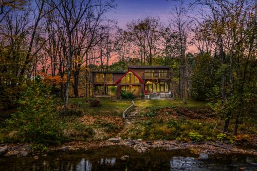 Great Cacapon Ski Chalet | River Time Cabin - Riverfront, Hot Tub, Screen Porch, Fishing, Games, View, 3 King Beds