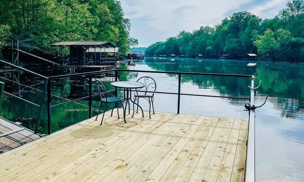 Wilburn House | Riverfront House near Cow Shoals - King bed & WiFi