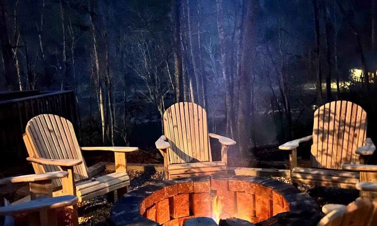 Ellijay Cabin | Riverfront Pets Fire Pit Free Night