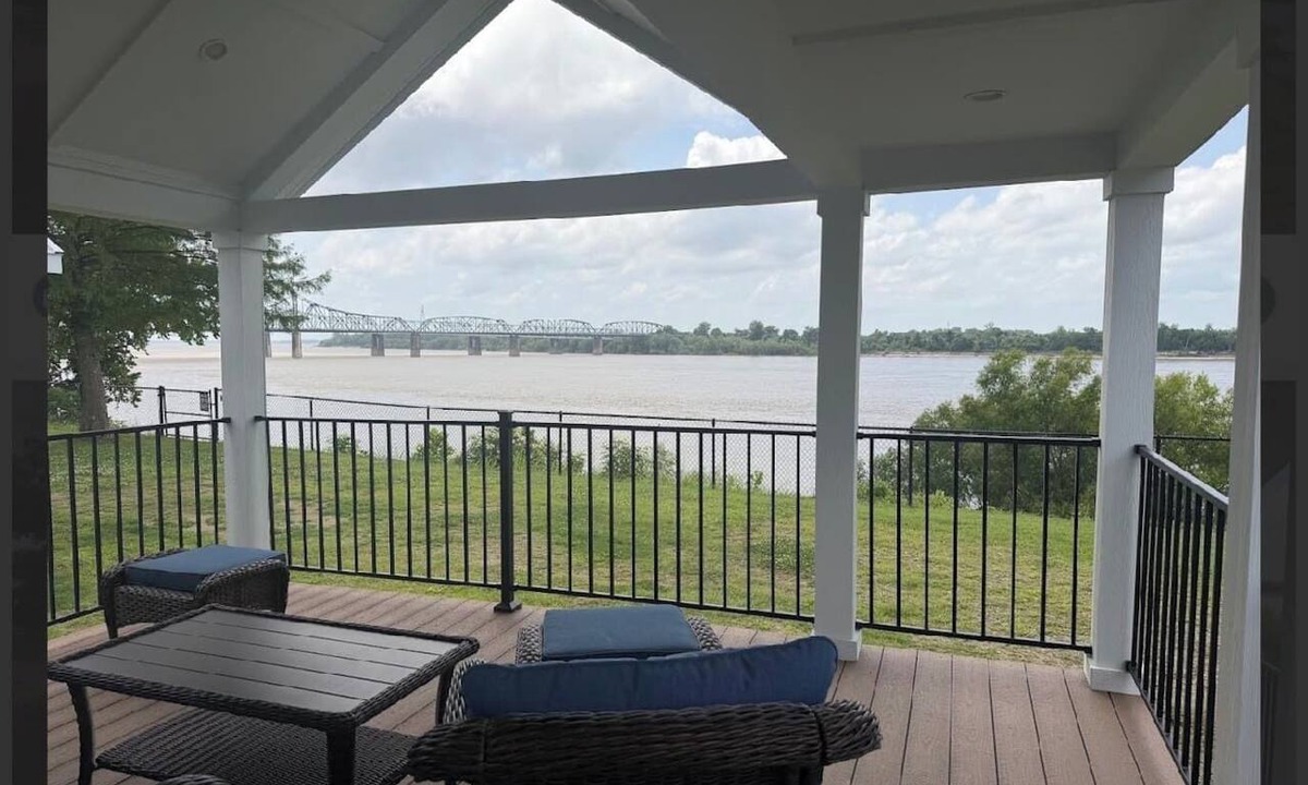 Vicksburg House | RiverStone | Mississippi River Retreat