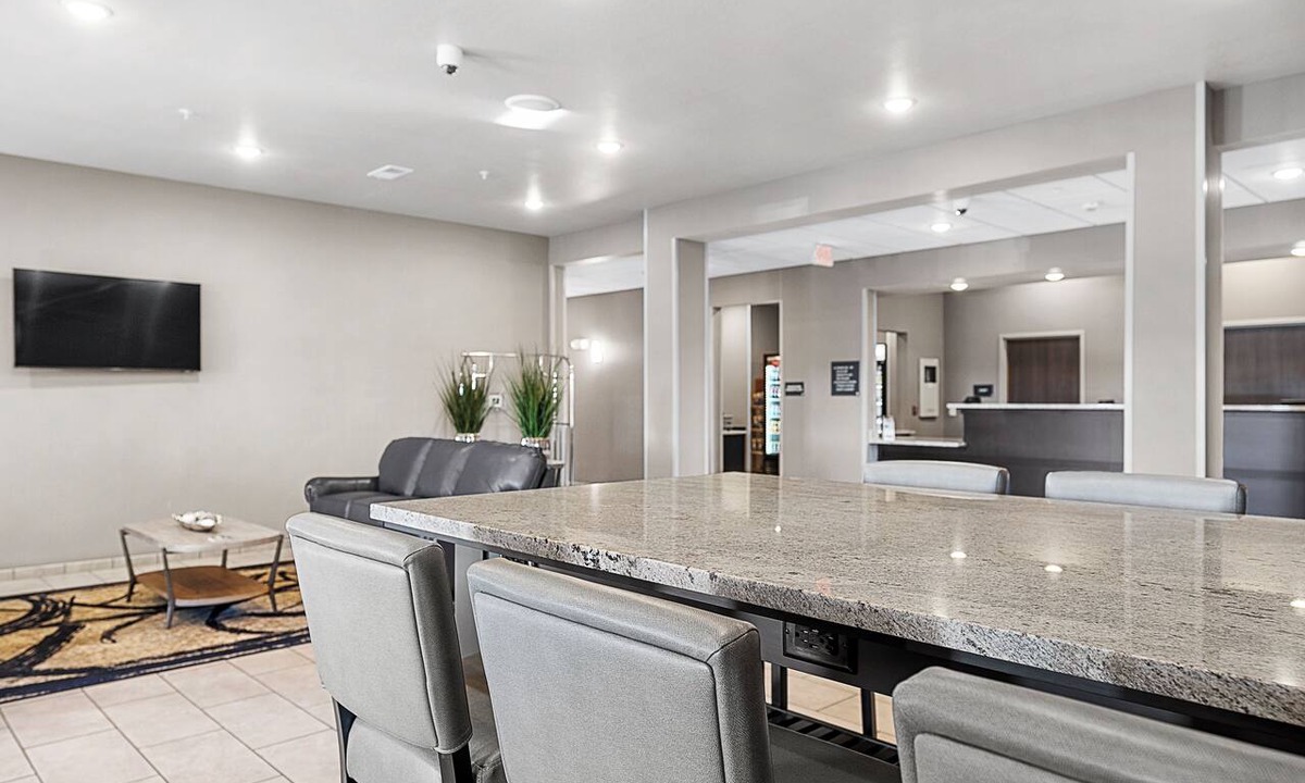 Chippewa Falls Hotel | Riverstone Suites - Chippewa Falls