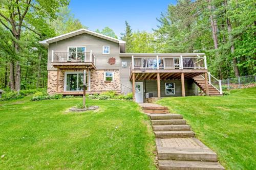 Tomahawk House | Road Lake Escape