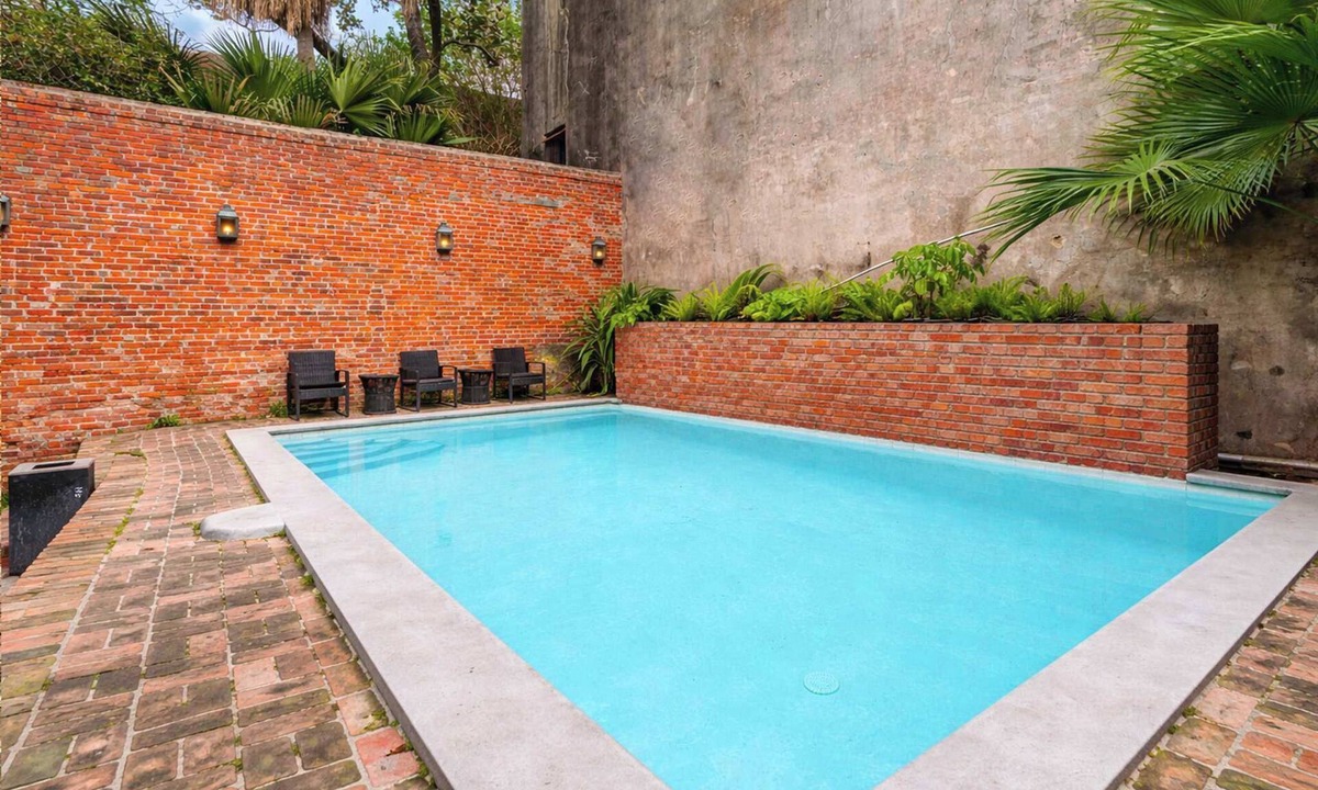 French Quarter Apartment | Roami at St. Helene | Combo unit | Chartres St.