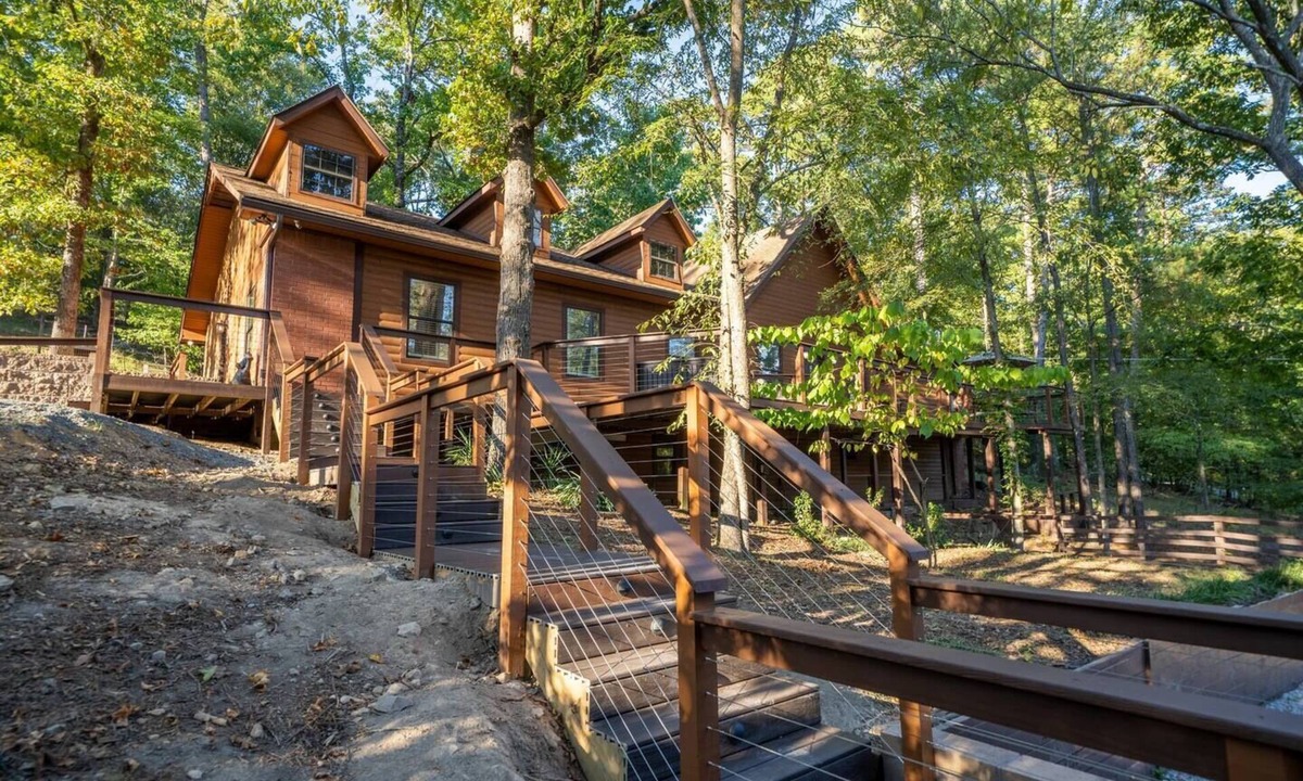 Mid America Cabin | Rock Creek Cabin — 4BR, Sleeps 10 | Lake Hamilton | Hot Springs
