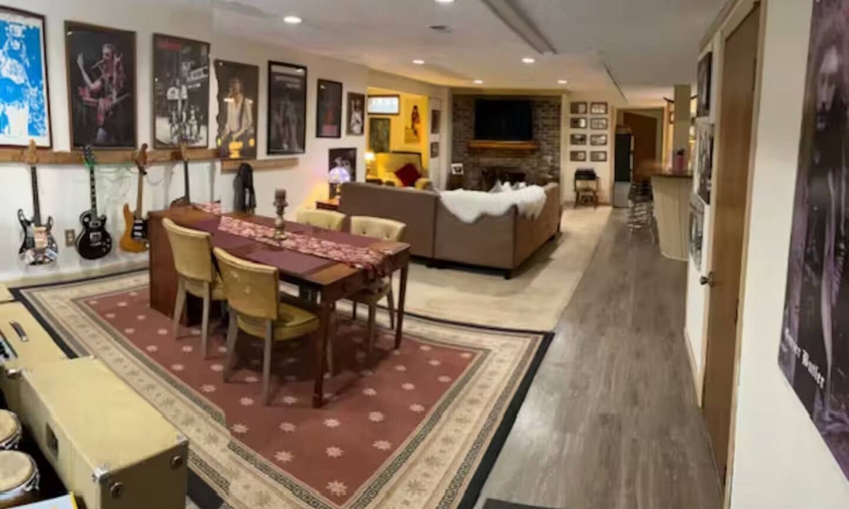 South Lyon Apartment | RockN'Roll Retreat Private Guest Suite @Pickleball quiet rural setting on 5 acre