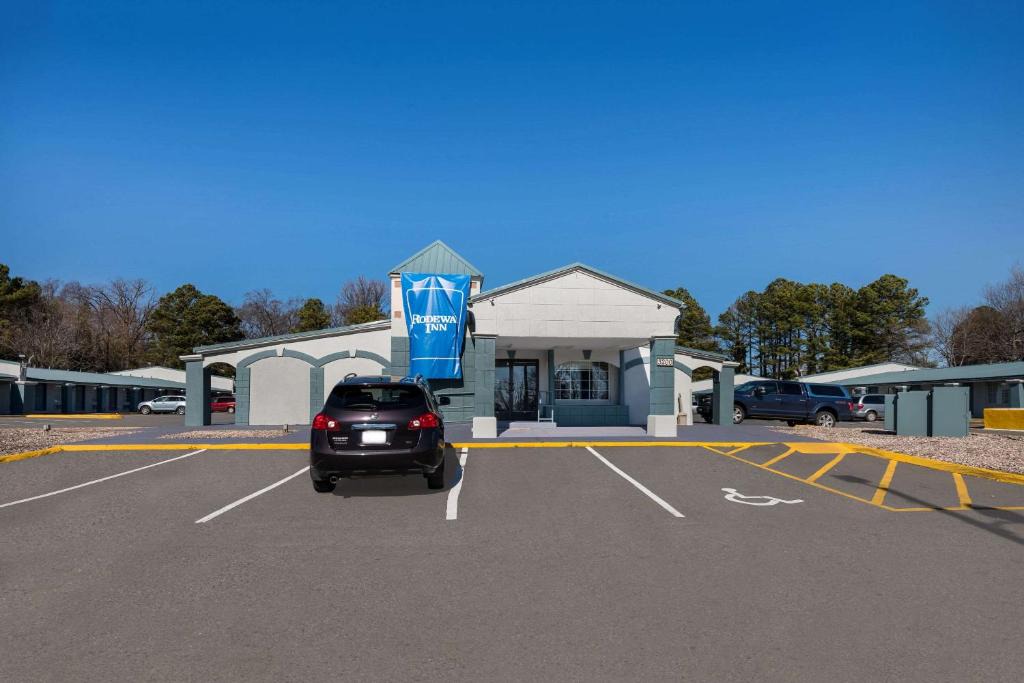 Toddville Road Hotel | Rodeway Inn Charlotte Airport Area