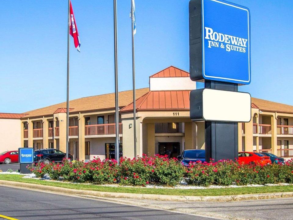 Clarksville Hotel | Rodeway Inn & Suites Clarksville near Governors Square Mall
