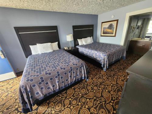 Carthage Hotel | Rodeway Inn