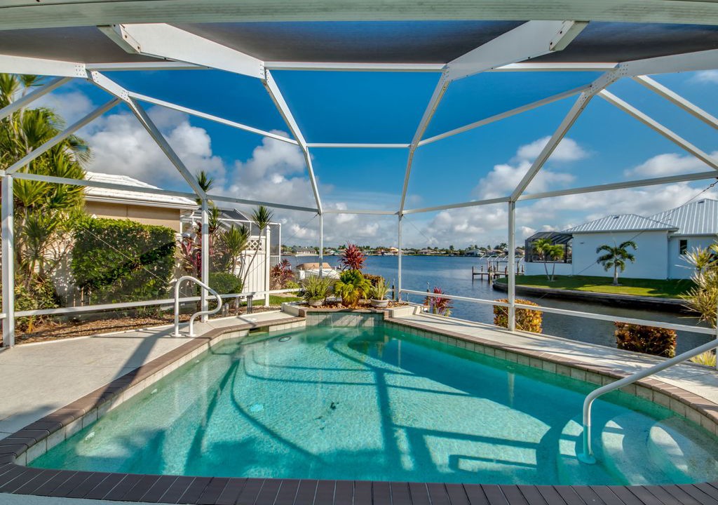 Eight Lakes Villa | Roelens Vacations - Villa La Vista - Cape Coral