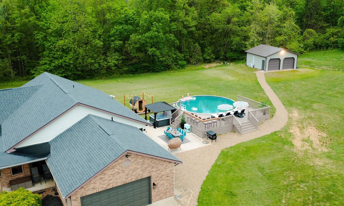 Laurelville House | Rolling Ridge | Pets, Sauna, HeatedPool, GameRoom, Sleeps 23, Theater, & More