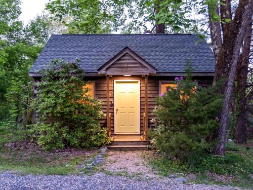 Montebello House | Romantic Glamping Getaway in Love, Virginia's Natural Beauty