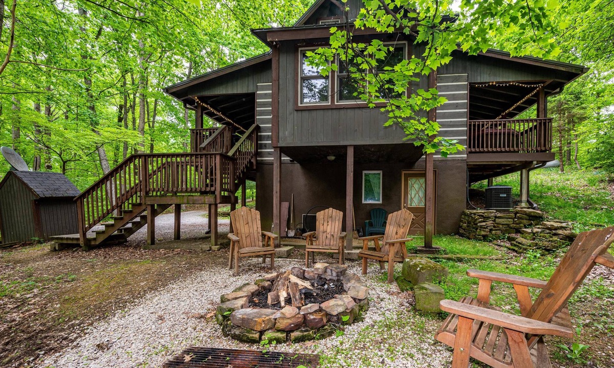 Gnaw Bone Cabin | Romantic Log Cabin w/Hot Tub, Jetted Tub & Wood Stove