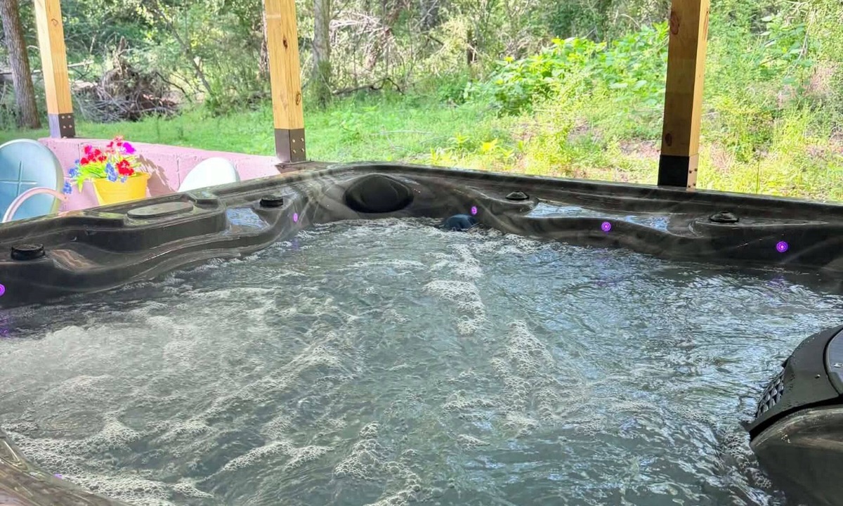 Joelton House | Romantic, peaceful Country getaway. 1-bedroom building with private Hot tub