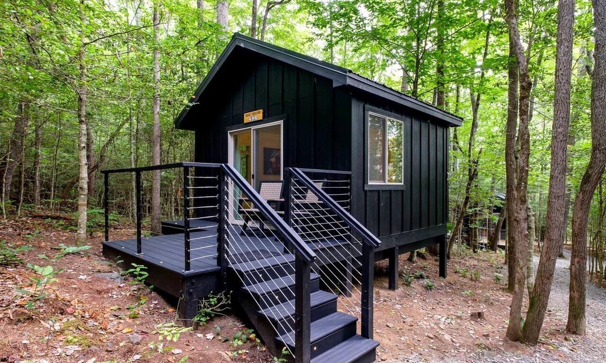 Balsam Grove Cabin | Romantic Retreat: Pet-Friendly Luxury Cabin in Enchanting Transylvania County
