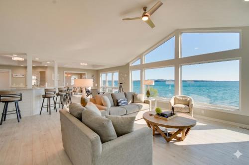 Traverse City House | Rooftop Deck, Bay Views! Traverse City Penthouse
