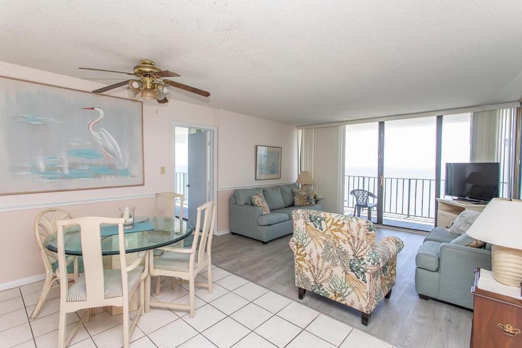 Garden City Apartment | ROYAL GARDEN RESORT 1605 condo