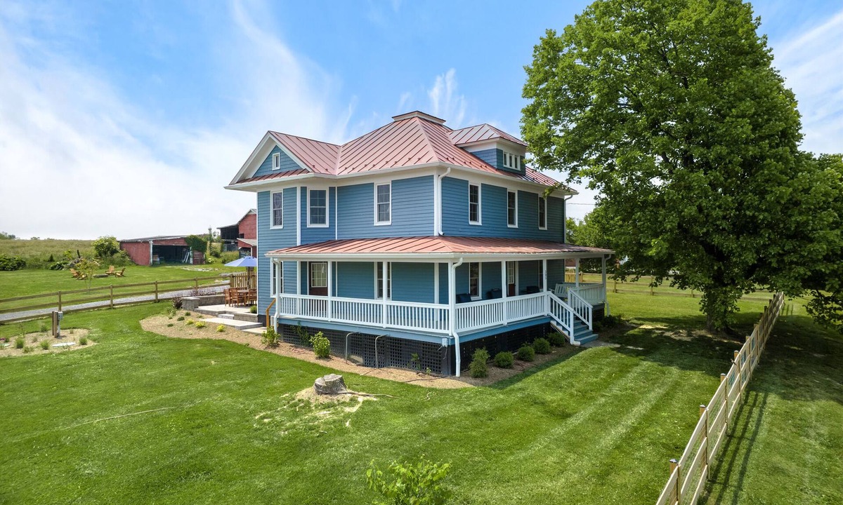 Woodstock House | Ruby's Ranch - Modern farmhouse with fully fenced yard and mountain views!