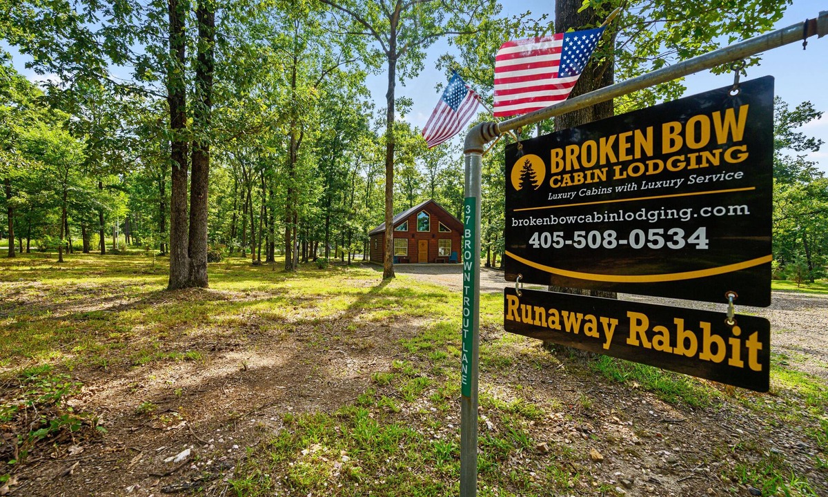 Hochatown Cabin | Runaway Rabbit: 1BR, 1 Bath, Sleeps 2