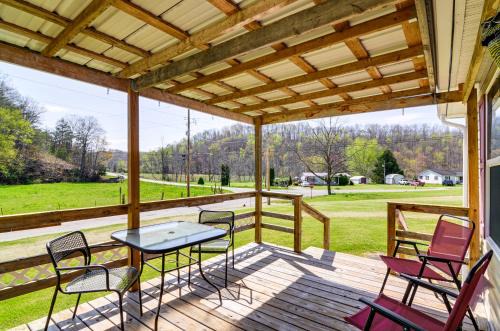 Dabolt House | Rural Kentucky Vacation Rental ~ 15 Mi to London!
