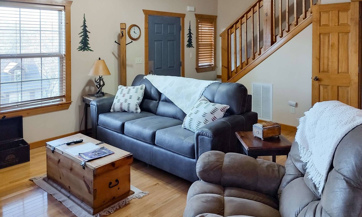 Reeds Spring Cabin | Rustic 1BR Cabin - SCREENED PORCH - Resort Pool