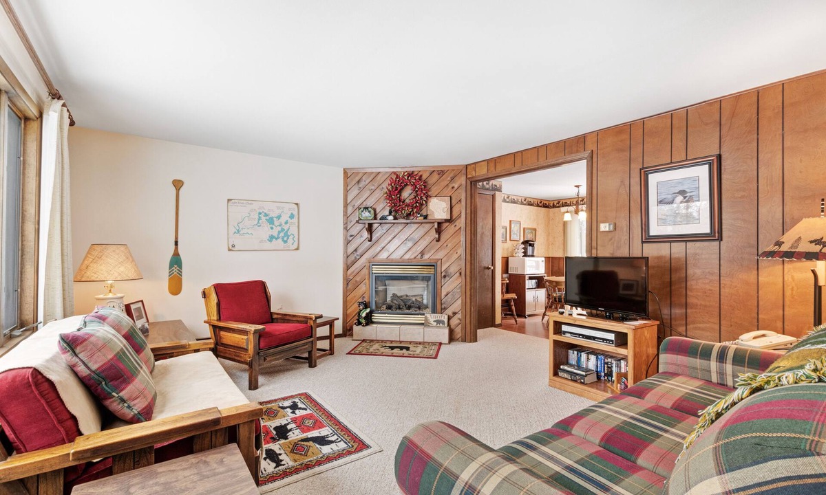 Eagle River Condo | Rustic & convenient mountain condo w/gas fireplace & lake views
