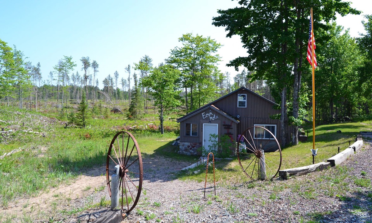 Upper Peninsula Michigan Cabin | Rustic Foxhole